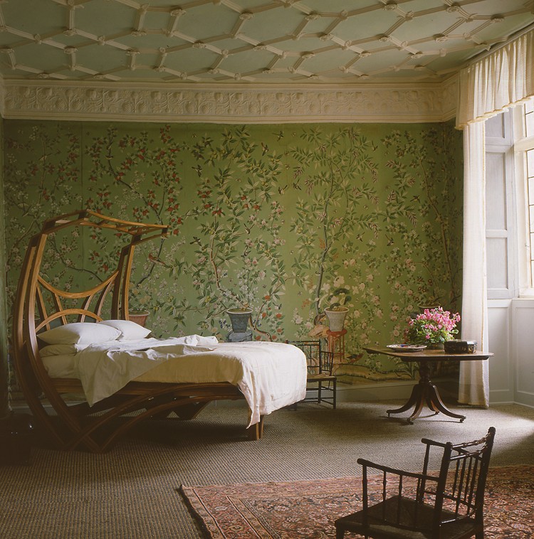 18th Century Bold Bedroom Wallpaper 750x758