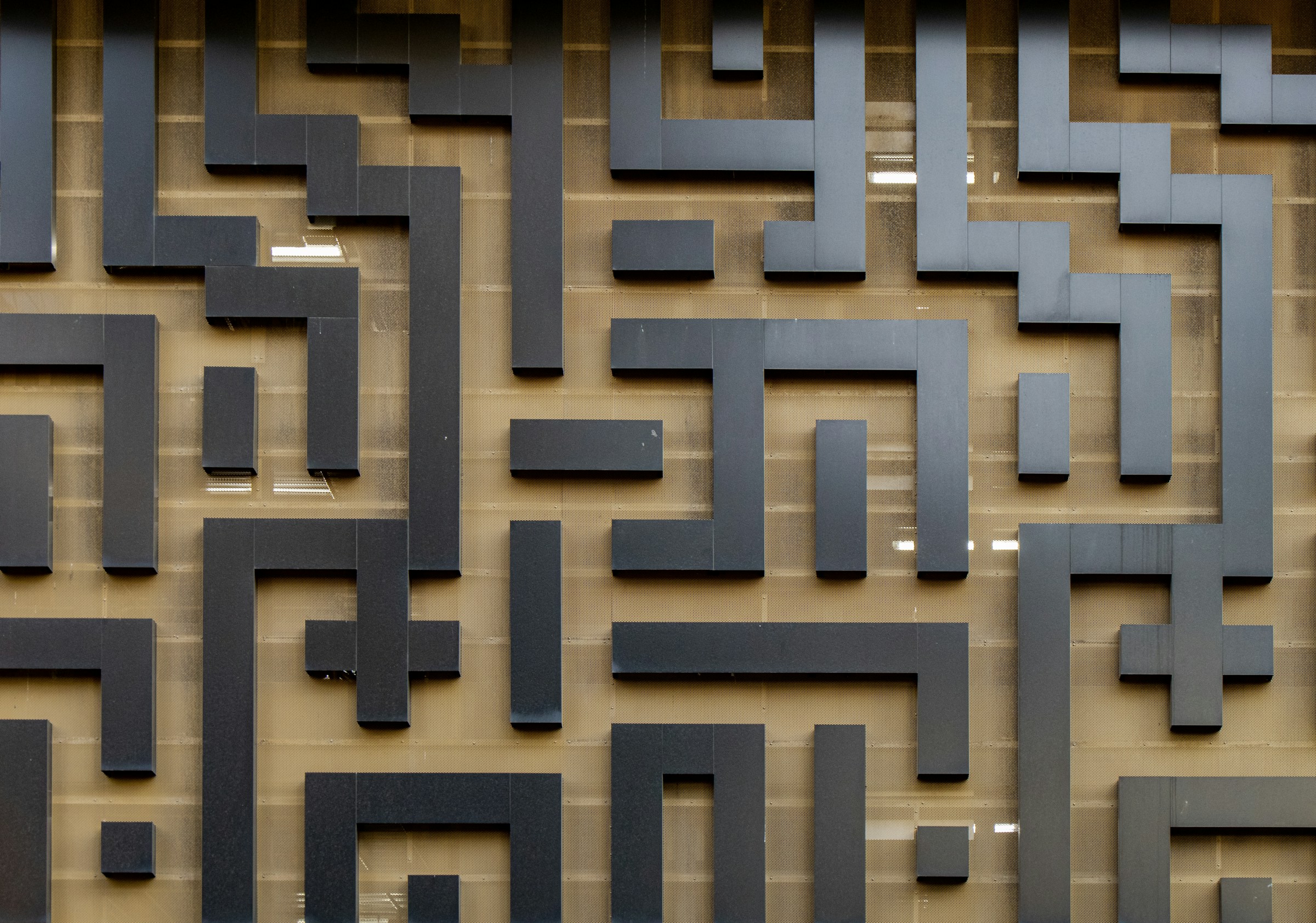 Amoled Labyrinth Wallpaper 2400x1683